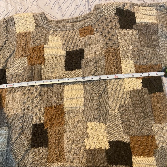 Women’s Patchwork Knit Sweater in Neutral Tones no tags fits size M/L - Picture 4 of 6